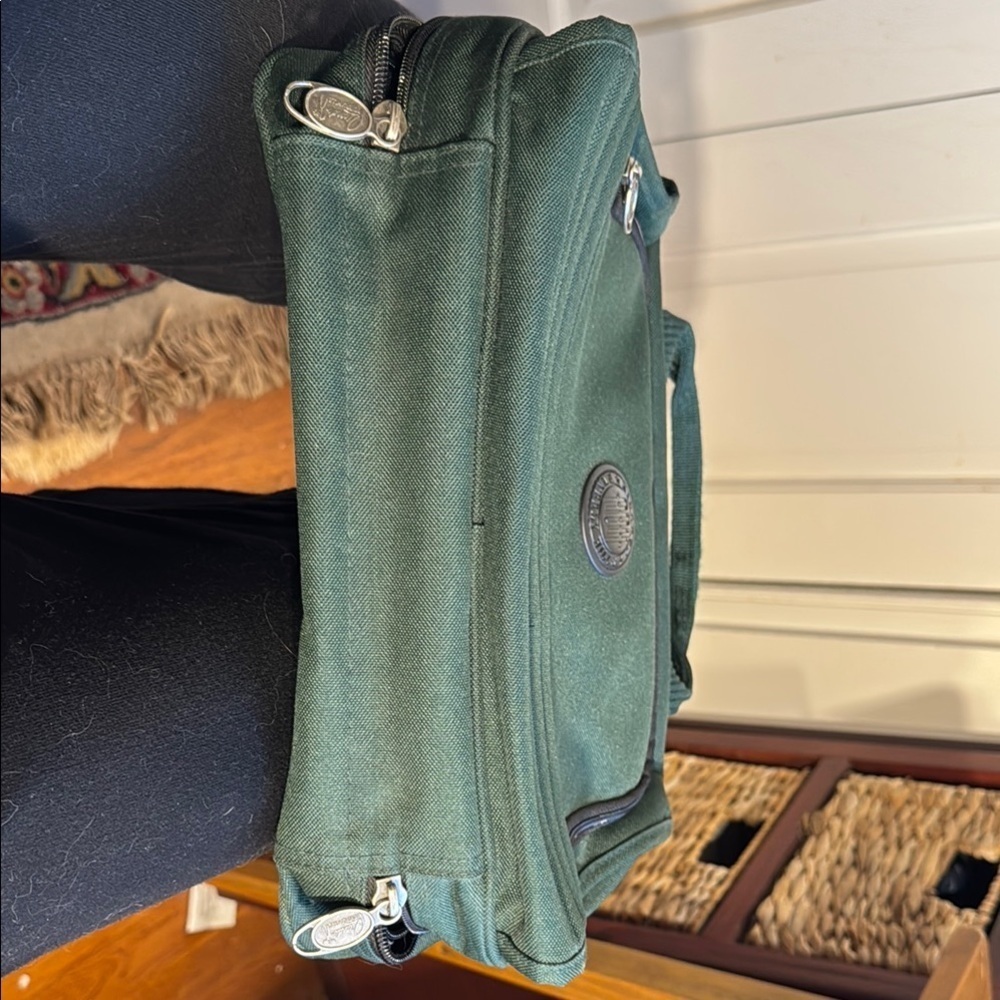 Men’s Green Travel Bag lots of space and pockets! - Picture 11 of 12
